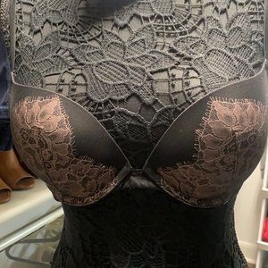 VICTORIA SECRET PUSH UP BRA size 34C